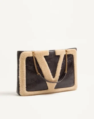 Sac cabas moyen Valentino Garavani Viva Superstar en peau lainée. Sac cabas moyen Valentino Garavani Viva Superstar en peau lainée.