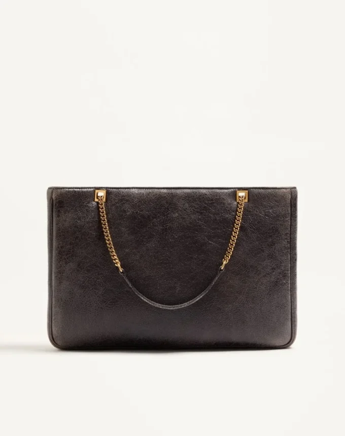 Sac cabas moyen Valentino Garavani Viva Superstar en peau lainée. Sac cabas moyen Valentino Garavani Viva Superstar en peau lainée.