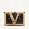 Sac cabas moyen Valentino Garavani Viva Superstar en peau lainée. Sac cabas moyen Valentino Garavani Viva Superstar en peau lainée.