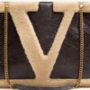 Sac cabas moyen Valentino Garavani Viva Superstar en peau lainée. Sac cabas moyen Valentino Garavani Viva Superstar en peau lainée.