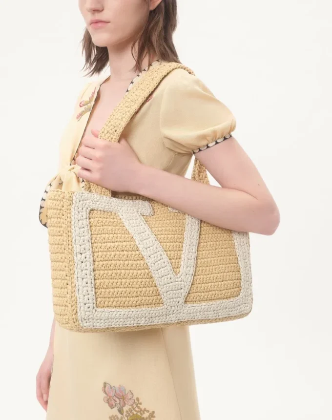 Sac cabas moyen Valentino Garavani Viva Superstar en raphia