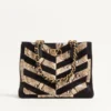 Sac cabas Valentino Garavani Laseine en python et daim à motif chevron Sac cabas Valentino Garavani Laseine en python et daim à motif chevron