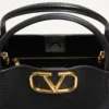 Sac à main moyen Valentino Garavani Alltime en cuir de veau grainé Sac à main moyen Valentino Garavani Alltime en cuir de veau grainé