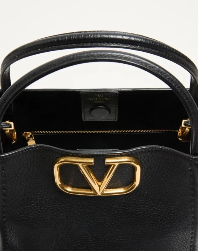 Sac à main moyen Valentino Garavani Alltime en cuir de veau grainé Sac à main moyen Valentino Garavani Alltime en cuir de veau grainé