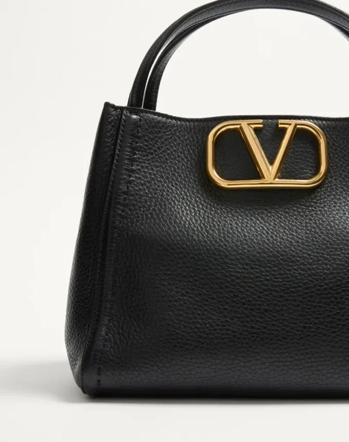 Sac à main moyen Valentino Garavani Alltime en cuir de veau grainé Sac à main moyen Valentino Garavani Alltime en cuir de veau grainé