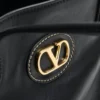Sac shopping moyen en cuir Antibes de Valentino Garavani Sac shopping moyen en cuir Antibes de Valentino Garavani