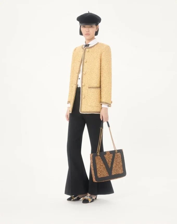 Sac shopping moyen Valentino Garavani Viva Superstar en cuir de veau effet poney Sac shopping moyen Valentino Garavani Viva Superstar en cuir de veau effet poney