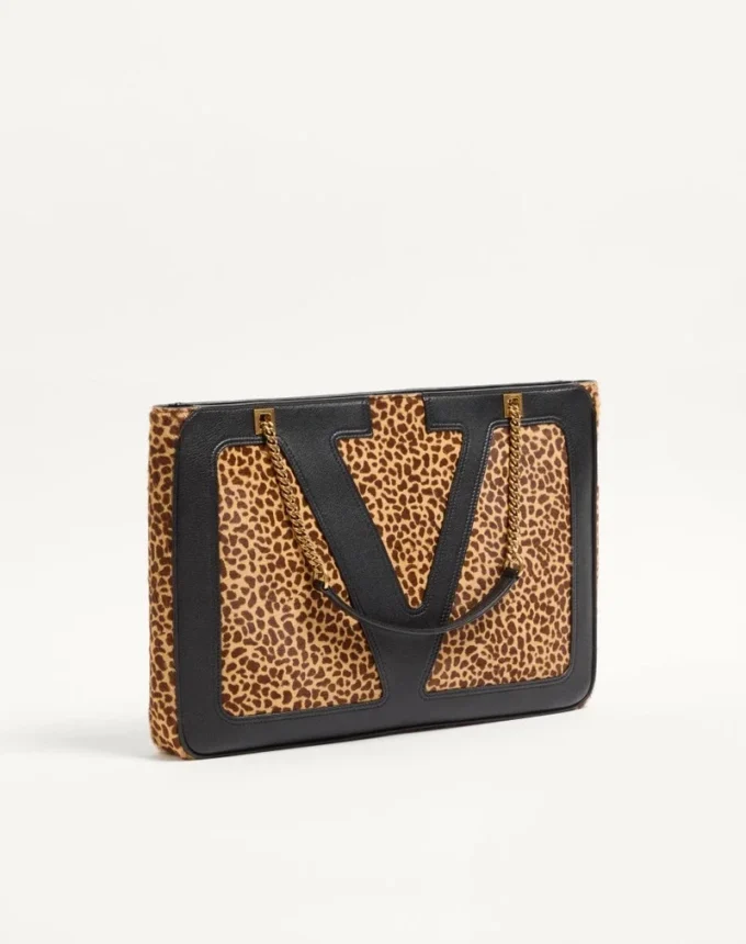 Sac shopping moyen Valentino Garavani Viva Superstar en cuir de veau effet poney Sac shopping moyen Valentino Garavani Viva Superstar en cuir de veau effet poney