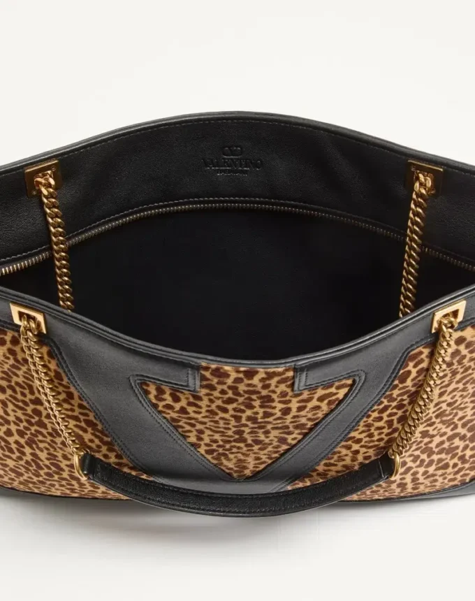 Sac shopping moyen Valentino Garavani Viva Superstar en cuir de veau effet poney Sac shopping moyen Valentino Garavani Viva Superstar en cuir de veau effet poney