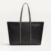 Sac shopping Valentino Garavani Rockstud en cuir de veau grainé Sac shopping Valentino Garavani Rockstud en cuir de veau grainé