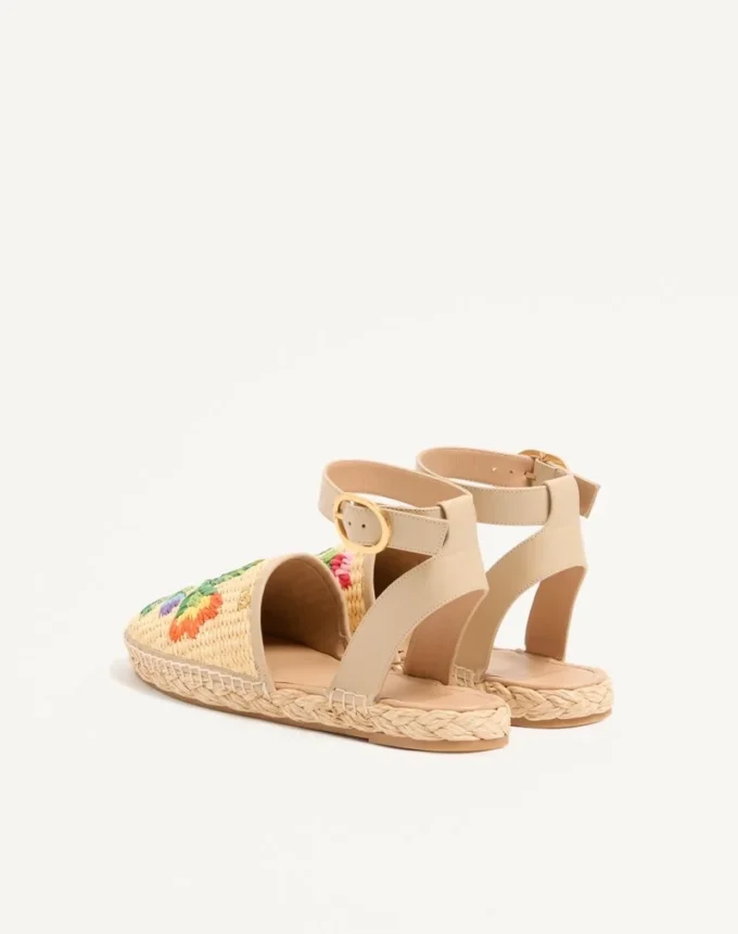 Sandales Bribri en raphia avec broderies florales Sandales Bribri en raphia avec broderies florales