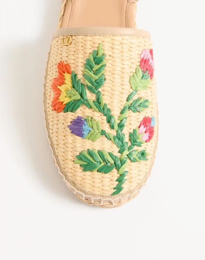 Sandales Bribri en raphia avec broderies florales Sandales Bribri en raphia avec broderies florales