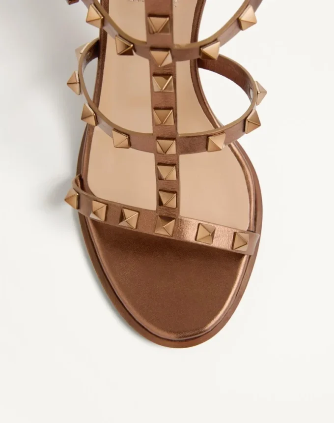 Sandales à bride cheville Rockstud en cuir de veau métallisé 90 mm