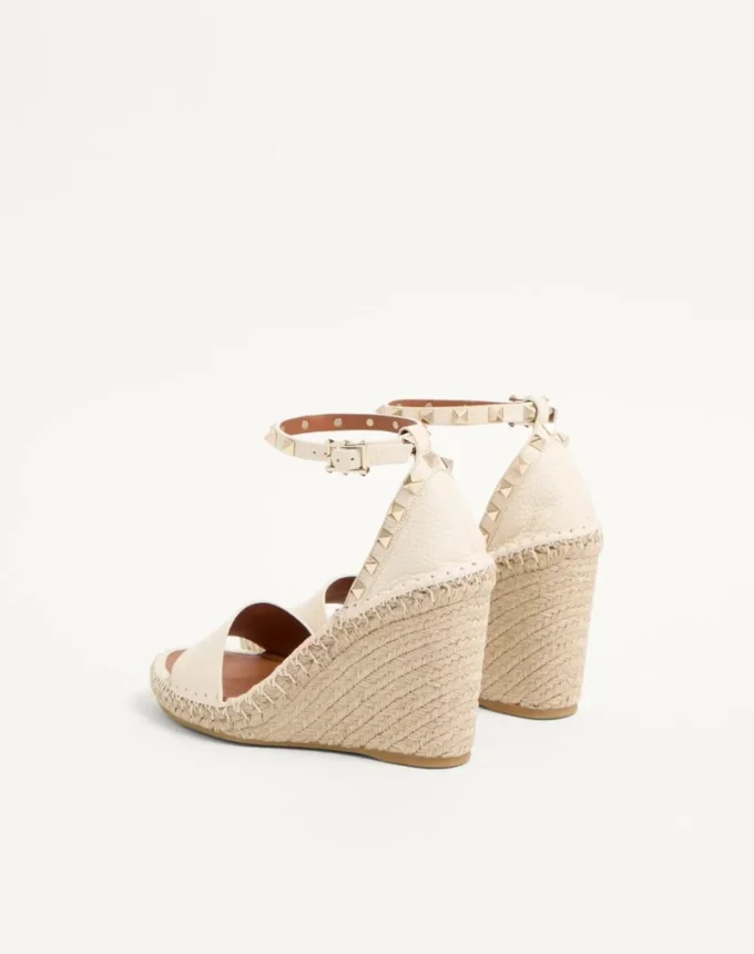 Sandales compensées à double Rockstud en cuir de veau grainé 105 mm