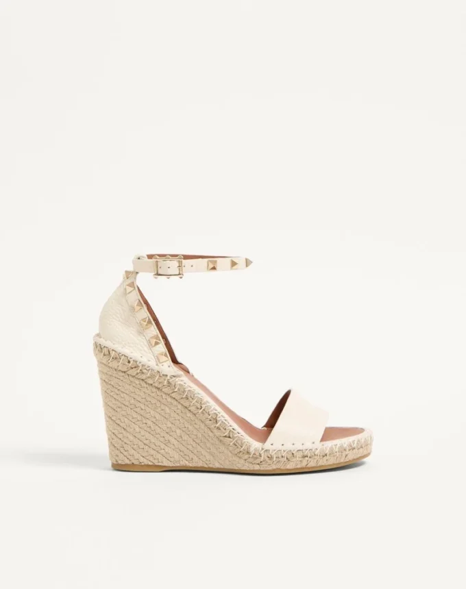 Sandales compensées à double Rockstud en cuir de veau grainé 105 mm