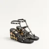 Sandales compensées Rockstud en cuir de veau avec broderie à carreaux 80 mm Sandales compensées Rockstud en cuir de veau avec broderie à carreaux 80 mm