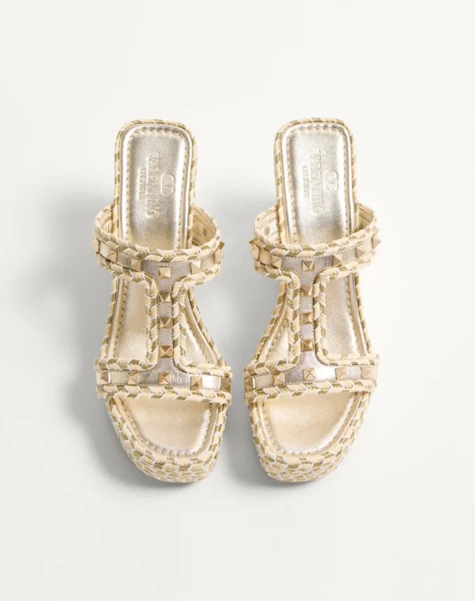 Sandales compensées Rockstud en cuir nappa laminé 90 mm