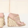 Sandales compensées Rockstud en cuir nappa laminé avec broderie Cornely 100 mm