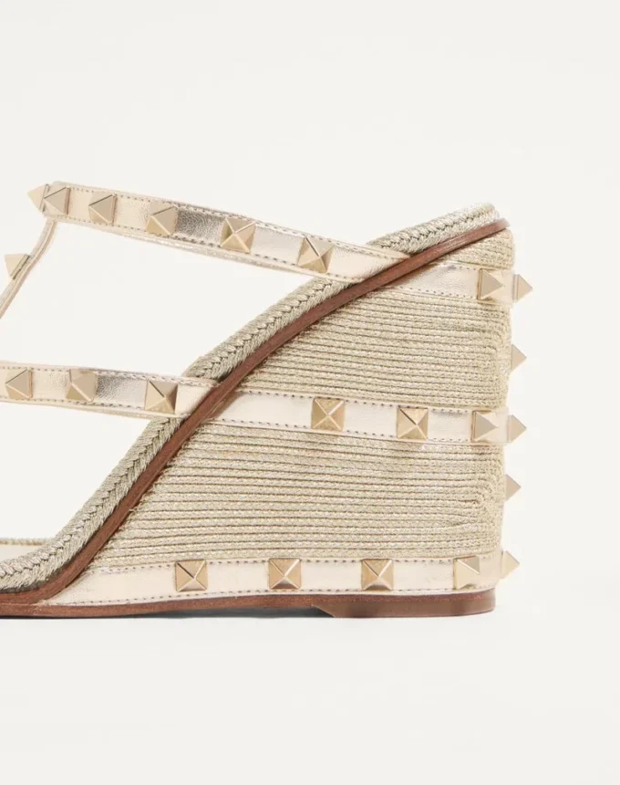 Sandales compensées Rockstud en cuir nappa laminé avec broderie Cornely 100 mm