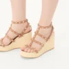 Sandales compensées Rockstud à lanières en cuir de veau 95 mm