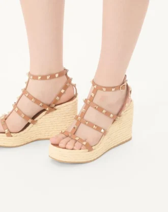 Sandales compensées Rockstud à lanières en cuir de veau 95 mm