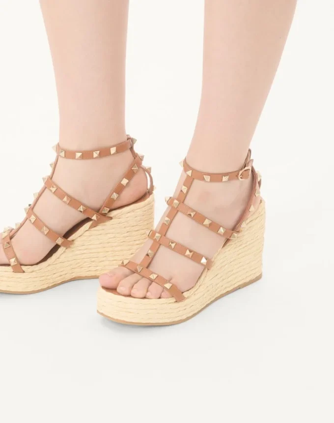 Sandales compensées Rockstud à lanières en cuir de veau 95 mm
