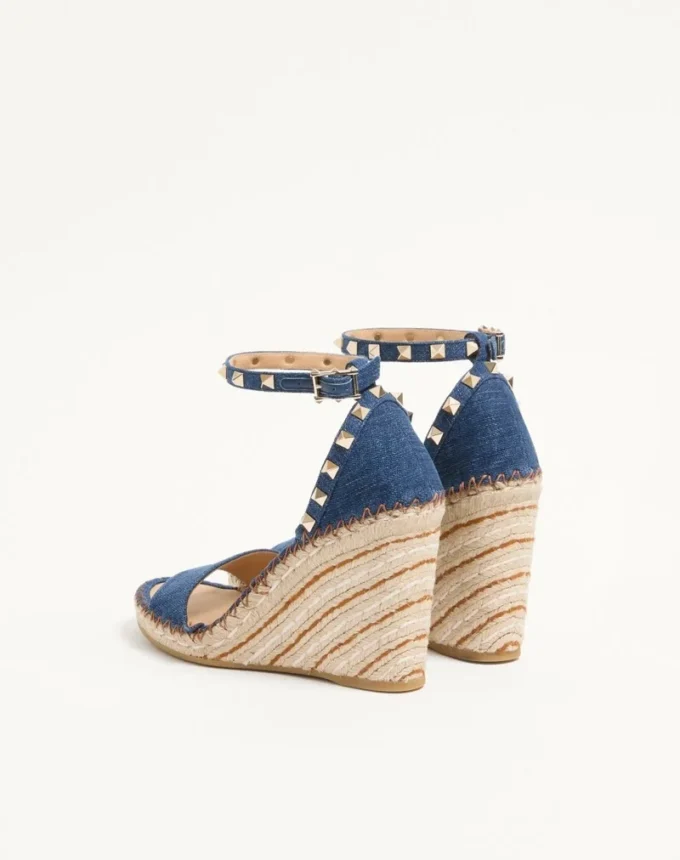 Sandales à double talon compensé Rockstud en denim 105 mm Sandales à double talon compensé Rockstud en denim 105 mm