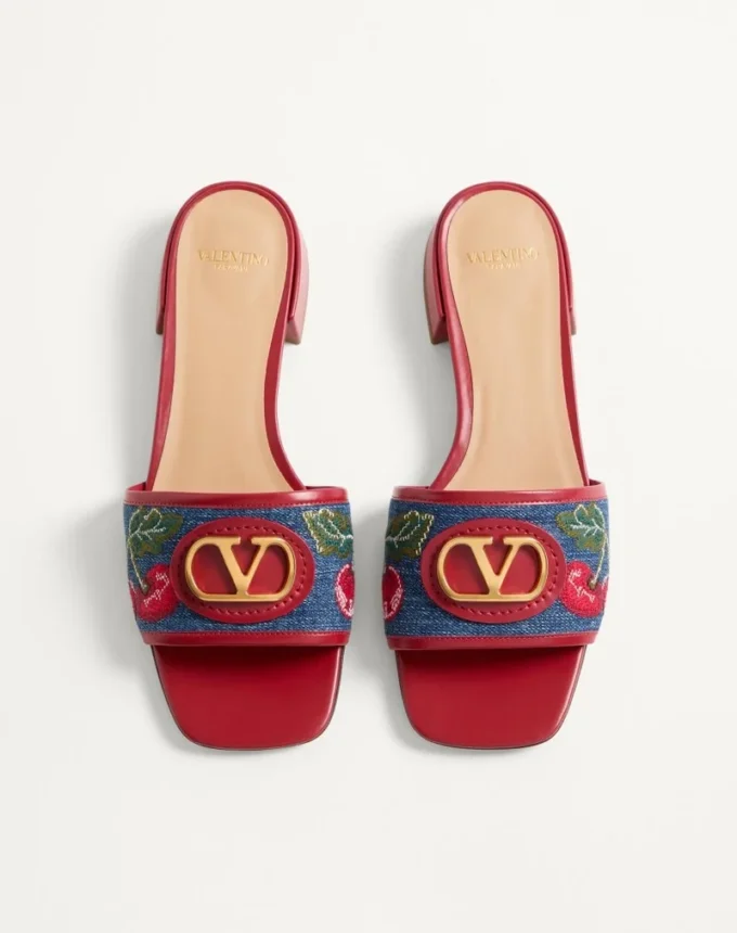 Sandales à enfiler en denim Vlogo Signature avec broderies Cherryfic, 20 mm Sandales à enfiler en denim Vlogo Signature avec broderies Cherryfic, 20 mm