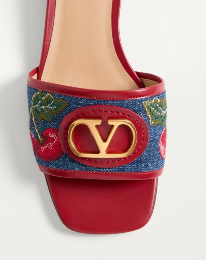 Sandales à enfiler en denim Vlogo Signature avec broderies Cherryfic, 20 mm Sandales à enfiler en denim Vlogo Signature avec broderies Cherryfic, 20 mm
