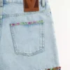 Short en denim brodé Short en denim brodé
