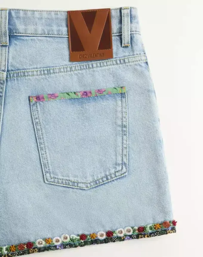 Short en denim brodé Short en denim brodé