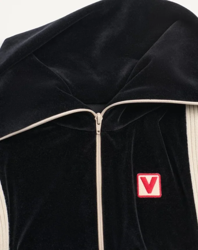 Sweat-shirt à col roulé en chenille avec fermeture éclair et patch Chez Valentino Sweat-shirt à col roulé en chenille avec fermeture éclair et patch Chez Valentino