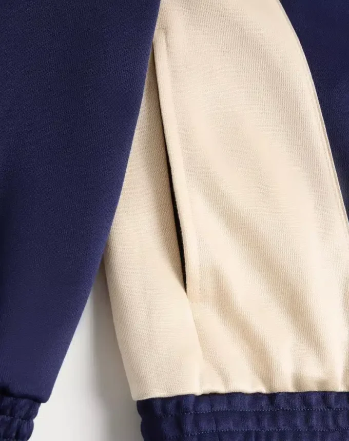 Sweat-shirt Valentino en acétate avec fermeture éclair et imprimé « Toute la V » incrusté Sweat-shirt Valentino en acétate avec fermeture éclair et imprimé « Toute la V » incrusté