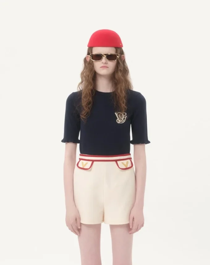 Top en laine brodé Top en laine brodé