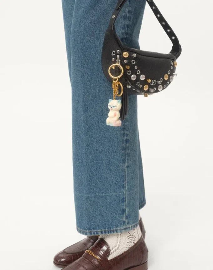 Valentino Garavani Le Chat De La Maison Charm pour sac en nylon avec porte-clés Valentino Garavani Le Chat De La Maison Charm pour sac en nylon avec porte-clés