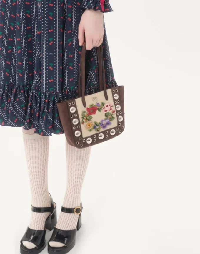 Valentino Garavani Nellcôte Mini sac shopping brodé Valentino Garavani Nellcôte Mini sac shopping brodé