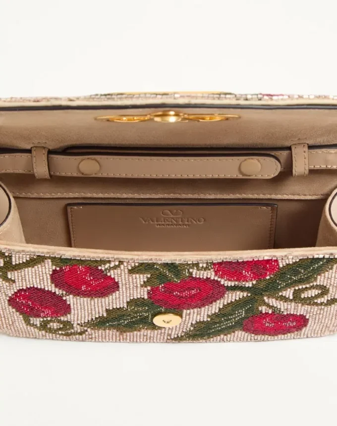 Valentino Garavani Vain Pochette brodée avec motif Cherryfic Valentino Garavani Vain Pochette brodée avec motif Cherryfic