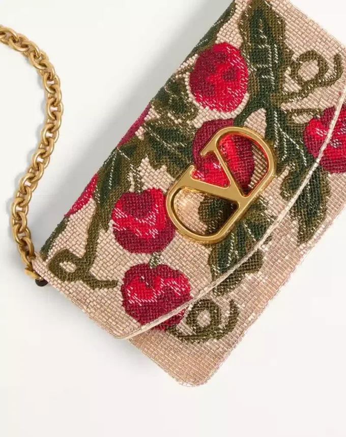Valentino Garavani Vain Pochette brodée avec motif Cherryfic Valentino Garavani Vain Pochette brodée avec motif Cherryfic