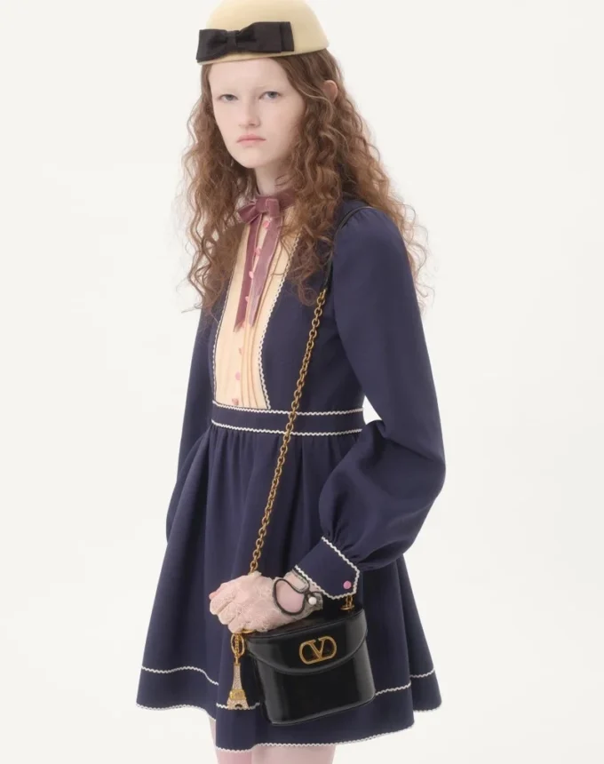 Valentino Garavani Vain Sac à main en cuir de veau brillant Valentino Garavani Vain Sac à main en cuir de veau brillant