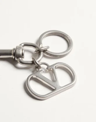 Valentino Garavani Vlogo Signature Charm métallique pour sac avec porte-clés Valentino Garavani Vlogo Signature Charm métallique pour sac avec porte-clés
