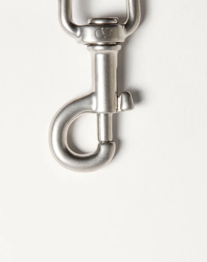 Valentino Garavani Vlogo Signature Charm métallique pour sac avec porte-clés Valentino Garavani Vlogo Signature Charm métallique pour sac avec porte-clés