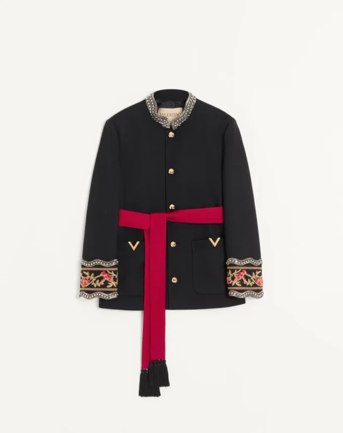 Veste brodée Valentino avec ceinture en gabardine de laine avec VGold Veste brodée Valentino avec ceinture en gabardine de laine avec VGold