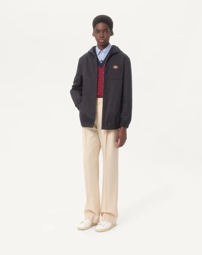 Veste à capuche en nylon avec patch VLogo Veste à capuche en nylon avec patch VLogo
