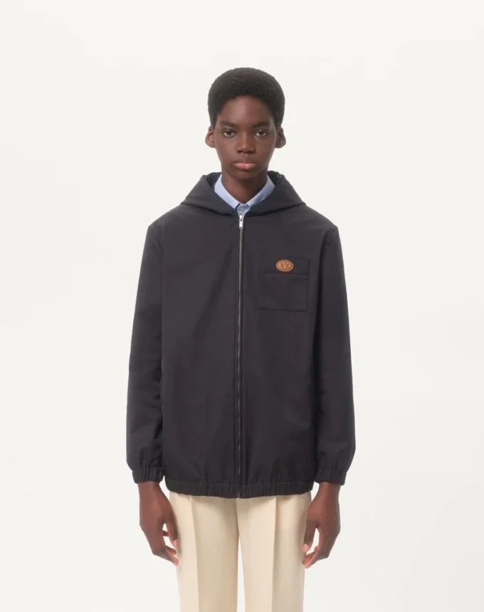 Veste à capuche en nylon avec patch VLogo Veste à capuche en nylon avec patch VLogo
