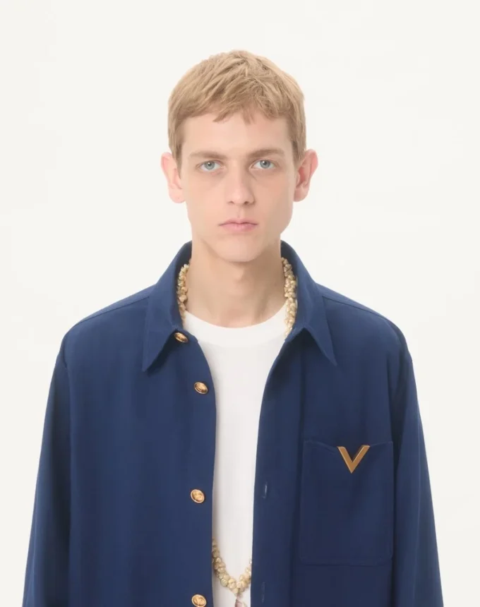 Veste chemise en gabardine de coton Valentino avec VGold Veste chemise en gabardine de coton Valentino avec VGold
