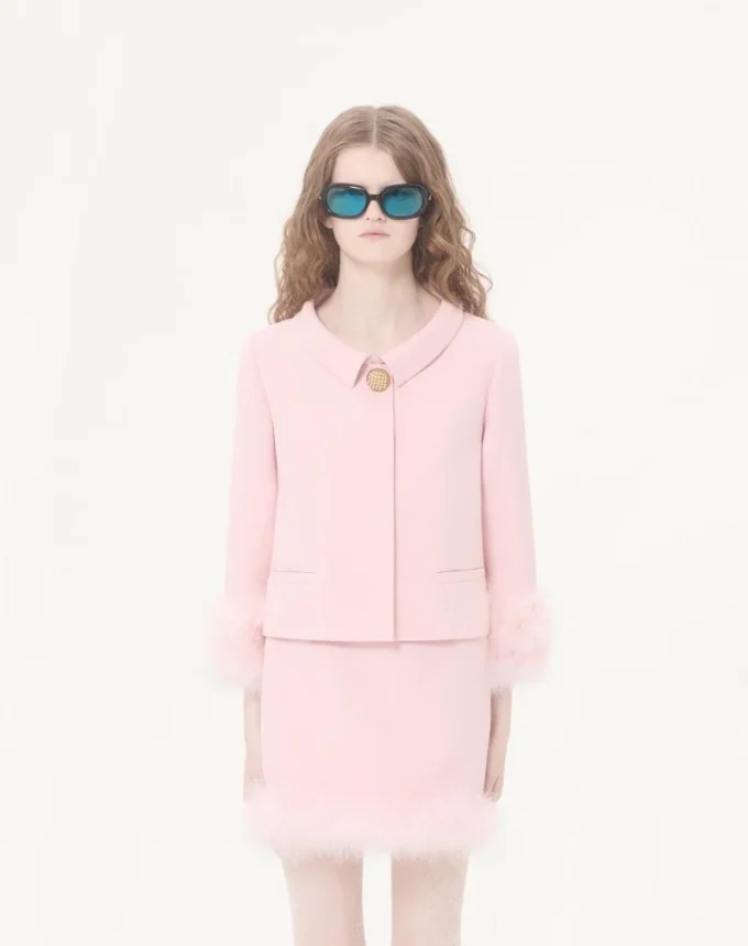 Veste en crêpe couture avec plumes Veste en crêpe couture avec plumes