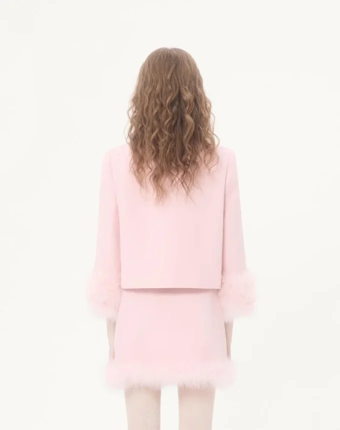Veste en crêpe couture avec plumes Veste en crêpe couture avec plumes