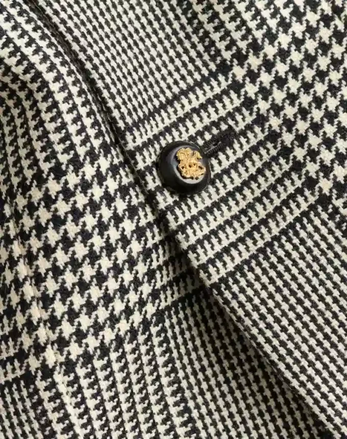 Veste en laine à simple boutonnage avec motif à carreaux sur pied-de-poule Veste en laine à simple boutonnage avec motif à carreaux sur pied-de-poule