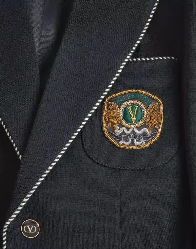 Veste en laine à simple boutonnage Valentino avec patch Valentino Veste en laine à simple boutonnage Valentino avec patch Valentino