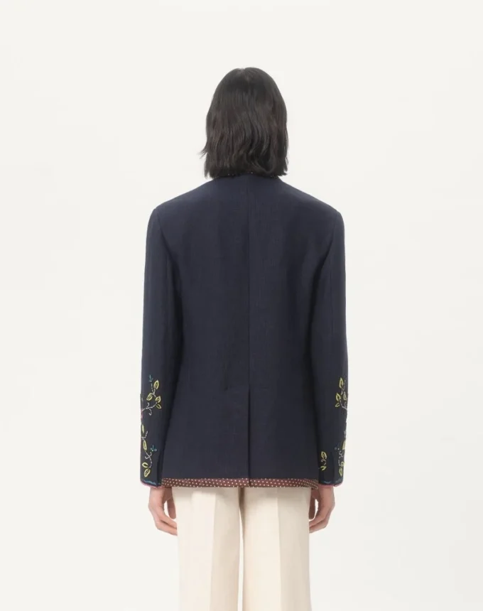 Veste en lin à simple boutonnage avec broderies et empiècements en perles Veste en lin à simple boutonnage avec broderies et empiècements en perles